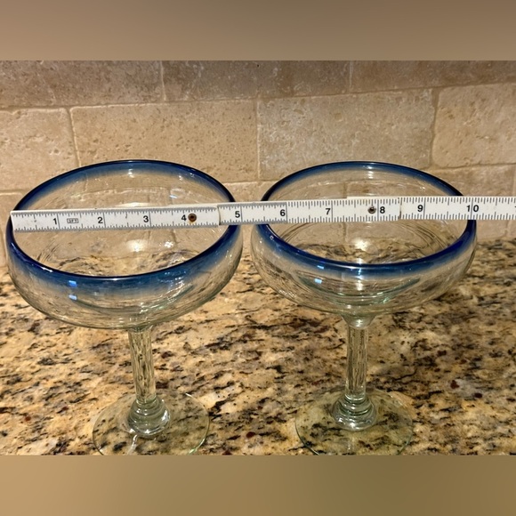 Artisan 4 hand blown glasses margarita glasses. Made in Mexico and are Vintage. - Picture 3 of 8